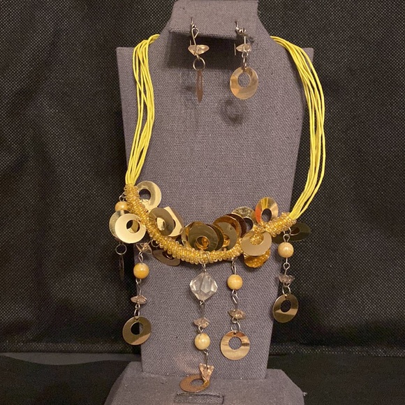 Costume jewelry yellow & gold dangling necklace with matching earrings - Picture 1 of 8